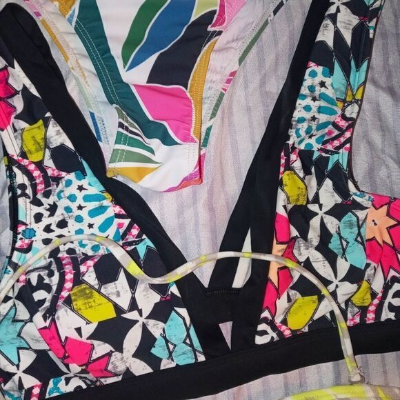 4 bathing suit pieces - Picture 6 of 14